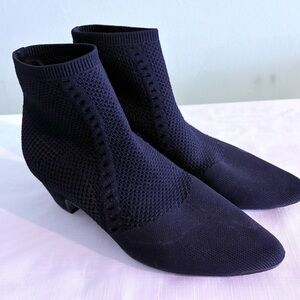 Eileen Fisher Purl Recycled Stretch Bootie. Size 9